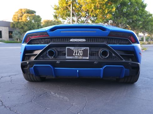 Used 2020 Lamborghini Huracan EVO image 4