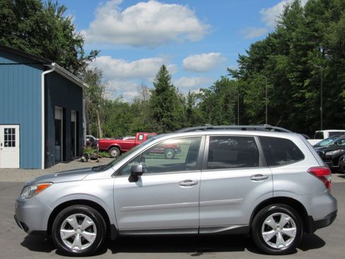 Used 2014 Subaru Forester 2.5i Premium AWD/4WD image 2