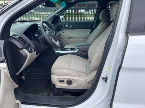 Used 2015 Ford Explorer XLT image 10