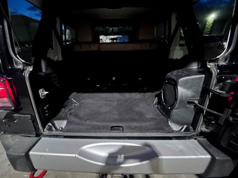 Used 2013 Jeep Wrangler Unlimited Sahara image 18