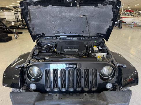 Used 2014 Jeep Wrangler Sahara image 15