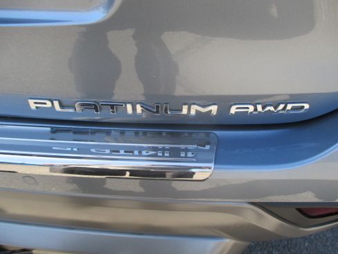 Used 2021 Toyota Highlander AWD Platinum V6 image 14