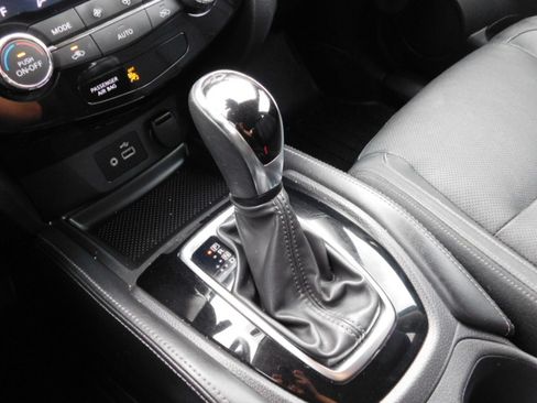 Used 2018 Nissan Rogue image 20