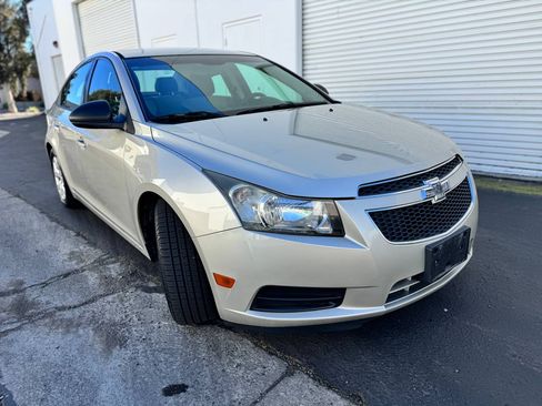 Used 2013 Chevrolet Cruze LS image 10