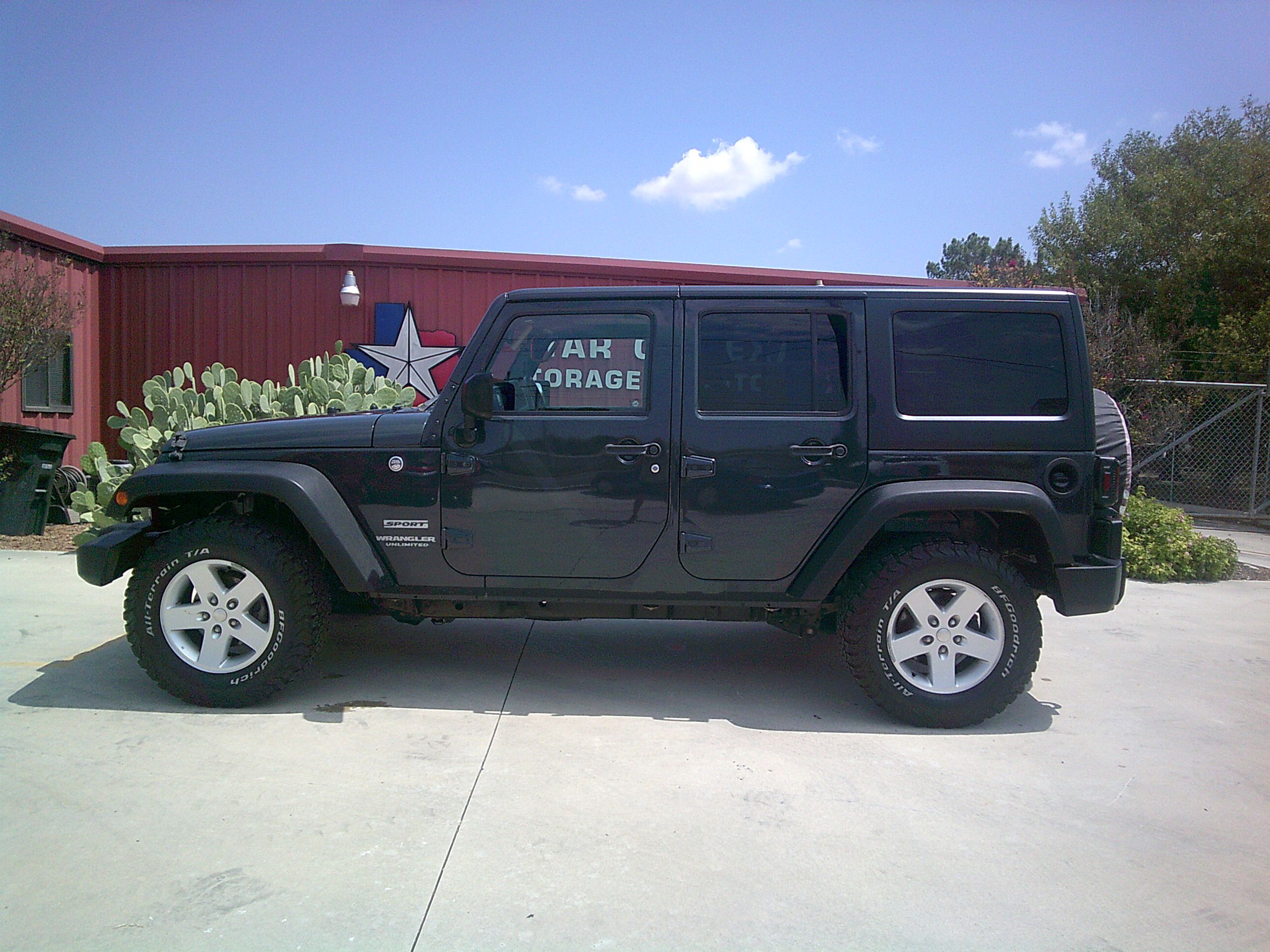 Used 2017 Jeep Wrangler Unlimited Sport AWD/4WD image 2
