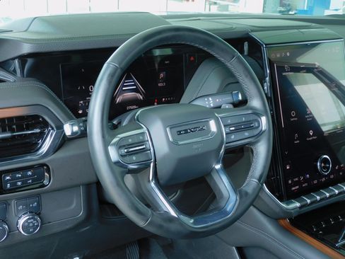 Used 2025 GMC Yukon XL 2WD Denali image 16