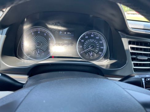 Used 2019 Hyundai Elantra Limited image 9
