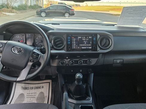 Used 2017 Toyota Tacoma image 13