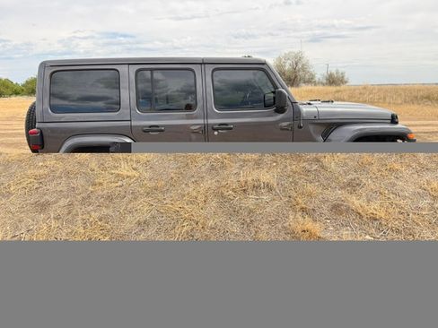Used 2018 Jeep Wrangler 4WD Unlimited Sahara image 7