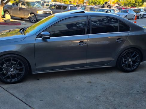 Used 2017 Volkswagen Jetta SE image 42