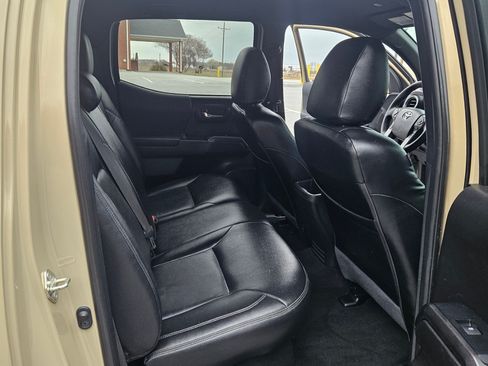 Used 2020 Toyota Tacoma image 14