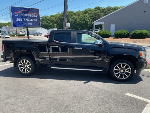 Used 2018 GMC Canyon 4x4 Crew Cab Denali image 2