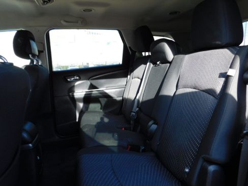 Used 2018 Dodge Journey SXT image 21