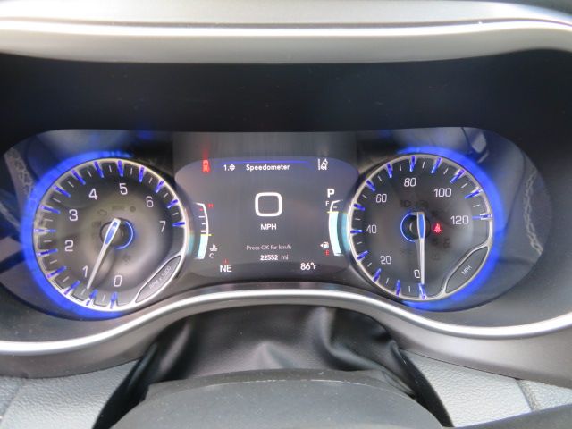Used 2024 Chrysler Pacifica Touring-L FWD image 27