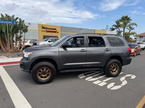 Used 2015 Toyota Sequoia 4WD SR5 image 11
