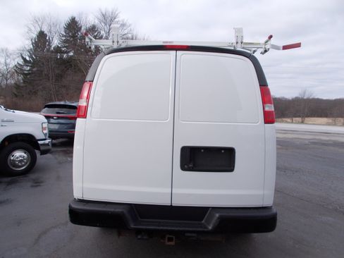 Used 2018 Chevrolet Express 2500 image 6
