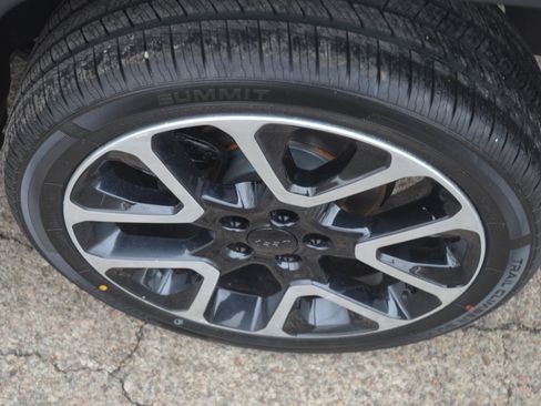 Used 2018 Jeep Compass Limited image 23