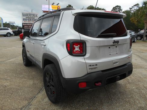 Used 2018 Jeep Renegade Trailhawk image 6