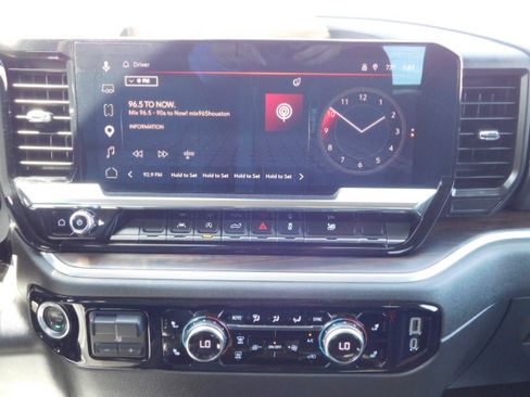 Used 2025 GMC Sierra 1500 SLT image 14