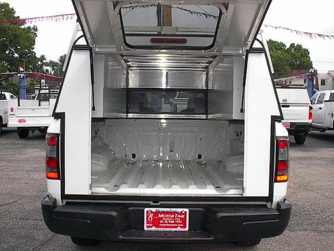Used 2024 Nissan Frontier S RWD image 7