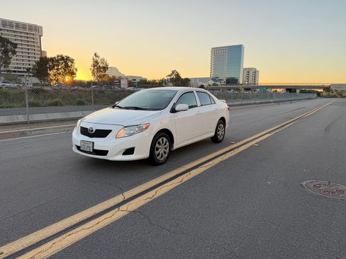 Used 2010 Toyota Corolla LE image 1