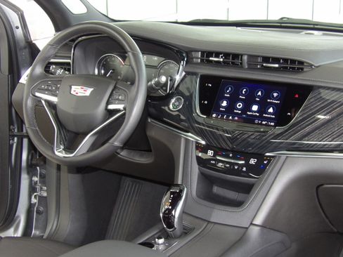 Used 2025 Cadillac XT6 Premium Luxury image 32