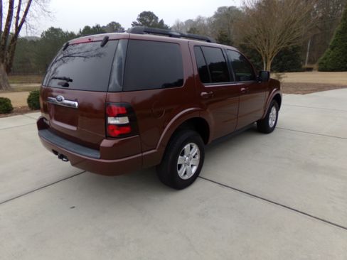 Used 2010 Ford Explorer XLT image 5