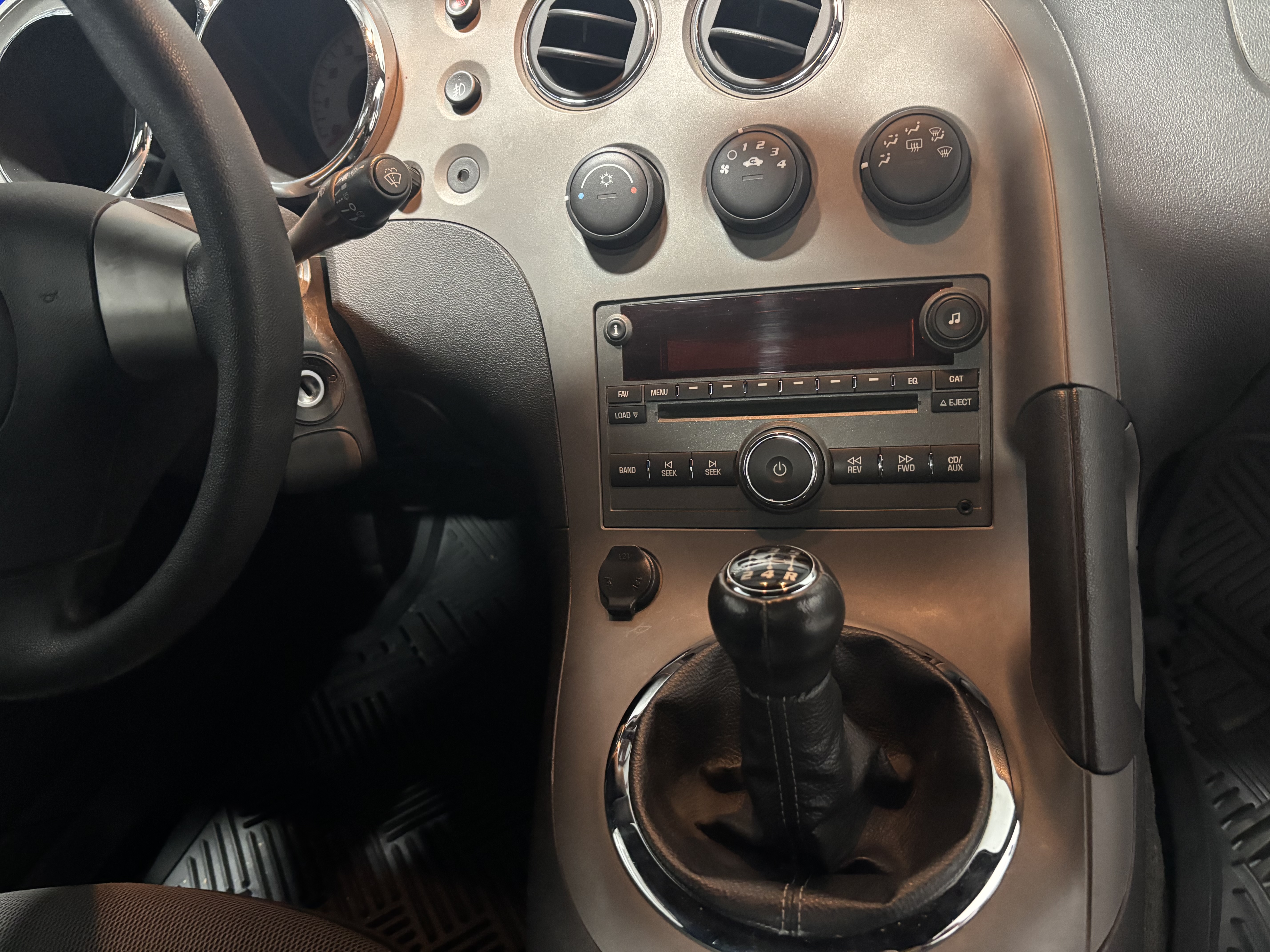 Used 2007 Pontiac Solstice Convertible RWD image 7
