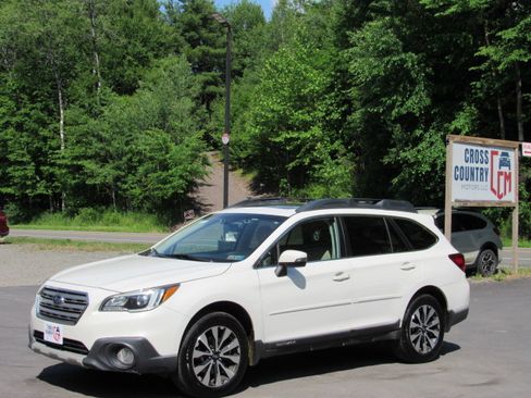 Used 2016 Subaru Outback 2.5i Limited AWD/4WD image 2