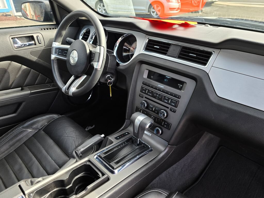 Used 2010 Ford Mustang Premium RWD image 10