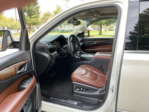 Used 2015 Cadillac Escalade Premium Luxury Platinum image 21