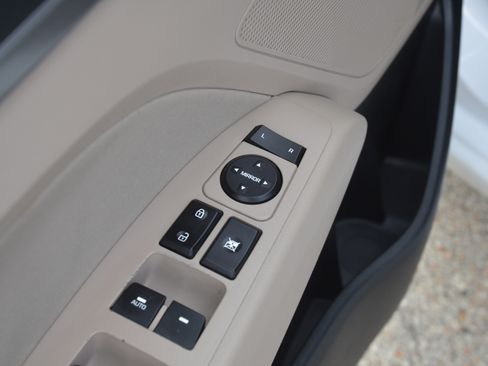 Used 2017 Hyundai Elantra SE image 24