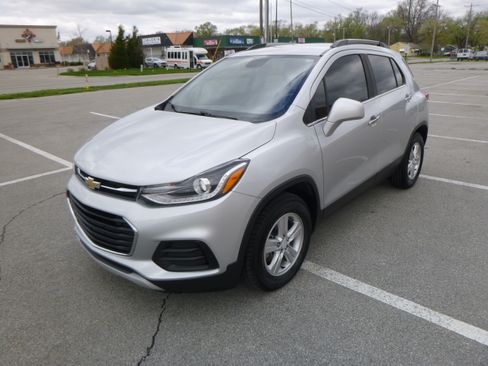 Used 2019 Chevrolet Trax LT image 2