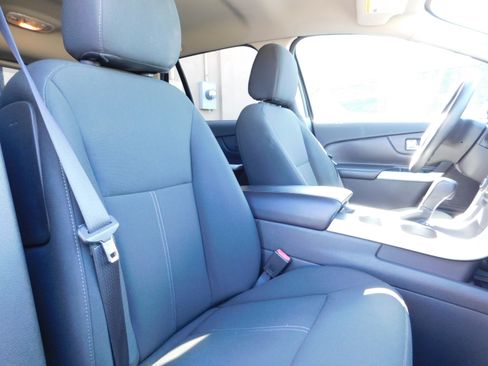 Used 2013 Ford Edge SE image 3