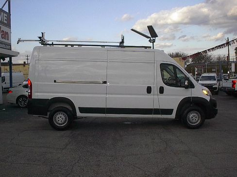 Used 2024 RAM ProMaster 2500 image 3