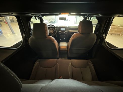 Used 2014 Jeep Wrangler Sahara image 7