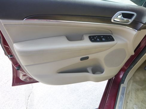 Used 2018 Jeep Grand Cherokee 4WD Overland image 14
