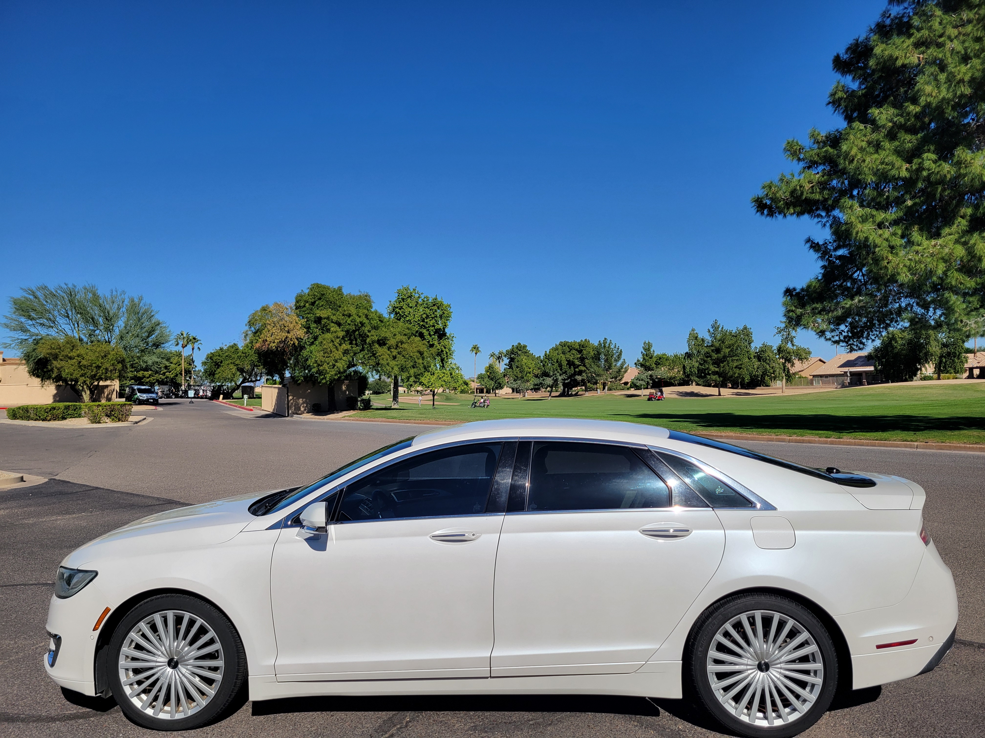 Used 2017 Lincoln MKZ Reserve FWD image 1