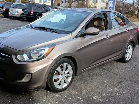 Used 2012 Hyundai Accent GLS image 1