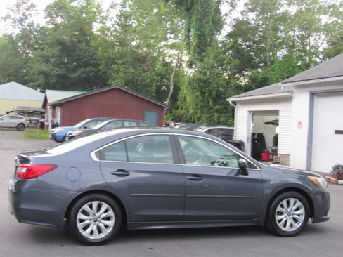 Used 2016 Subaru Legacy 2.5i Premium AWD/4WD image 10