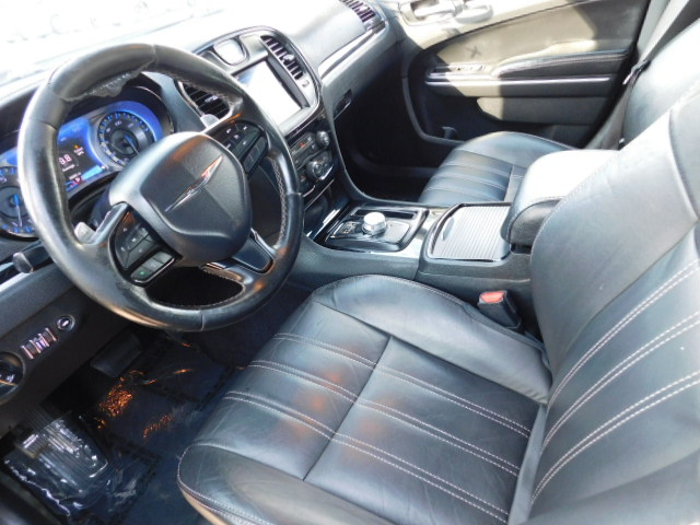 Used 2019 Chrysler 300 S AWD image 9
