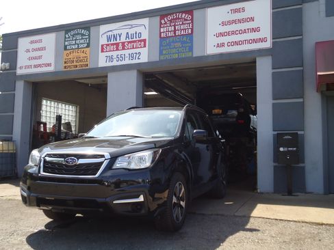 Used 2017 Subaru Forester 2.5i Premium AWD/4WD image 2