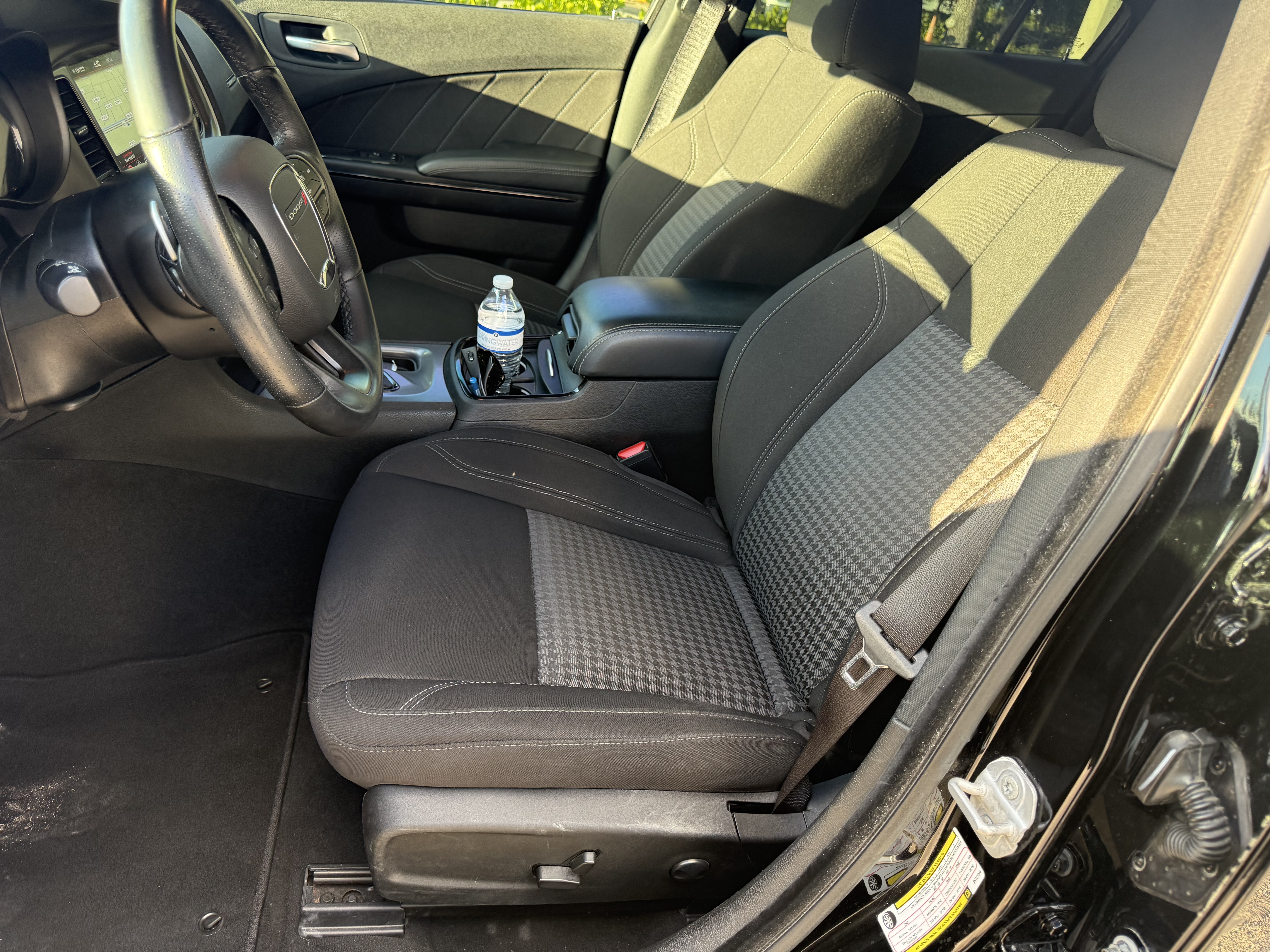 Used 2022 Dodge Charger SXT AWD image 4