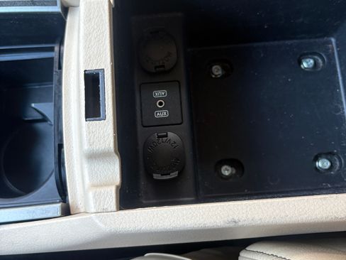 Used 2010 Subaru Tribeca Limited image 21