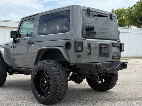 Used 2016 Jeep Wrangler 75th Anniversary AWD/4WD image 38