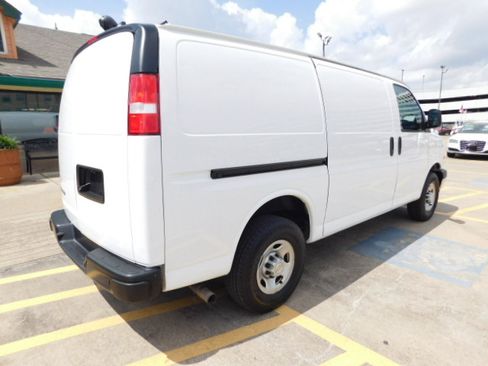 Used 2022 Chevrolet Express 2500 image 8
