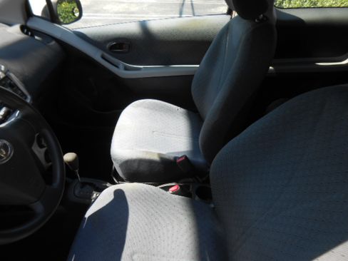 Used 2010 Toyota Yaris 2-Door Hatchback FWD image 10