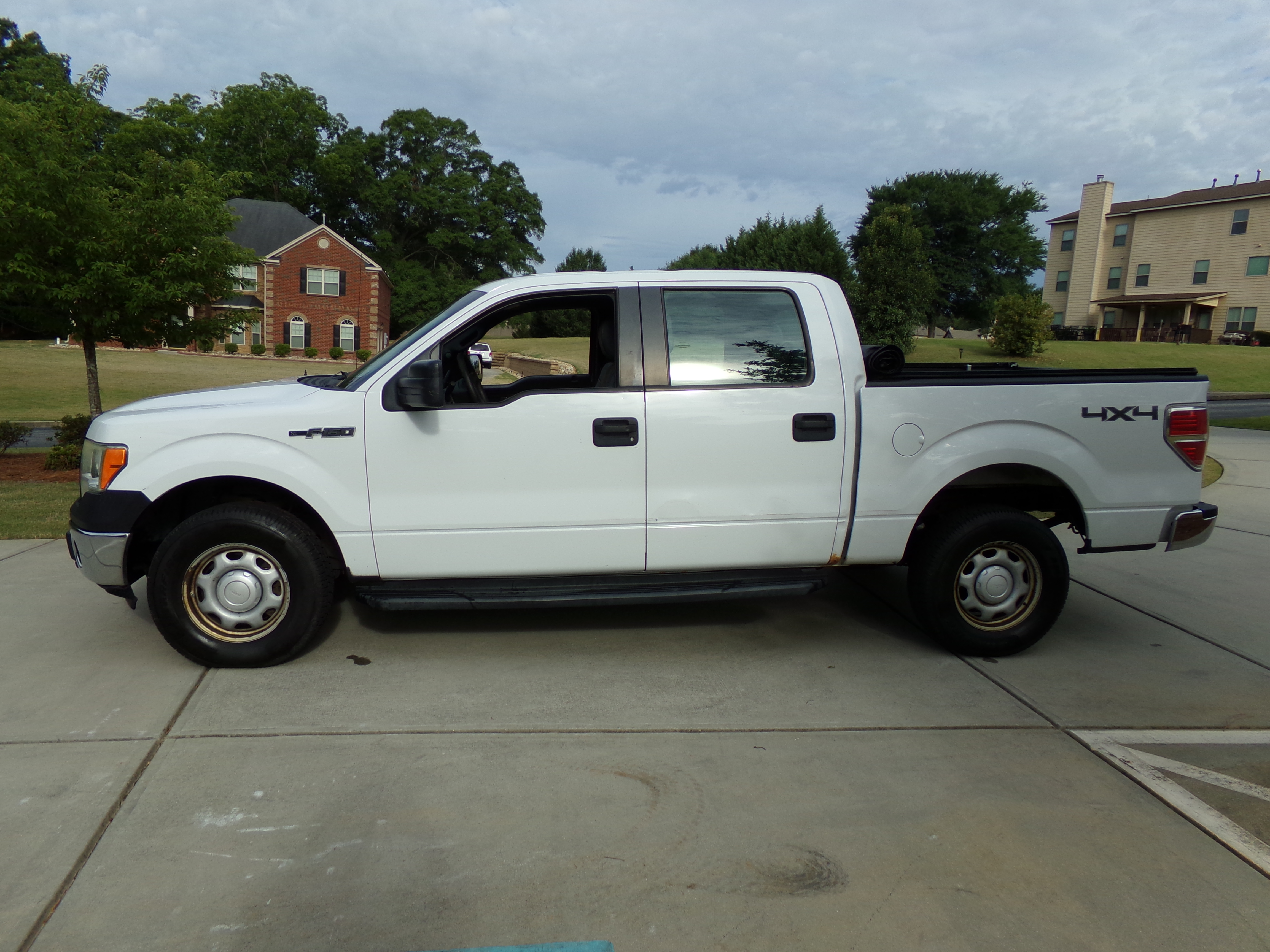 Used 2014 Ford F150 4x4 SuperCrew image 2