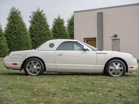 Used 2003 Ford Thunderbird image 18