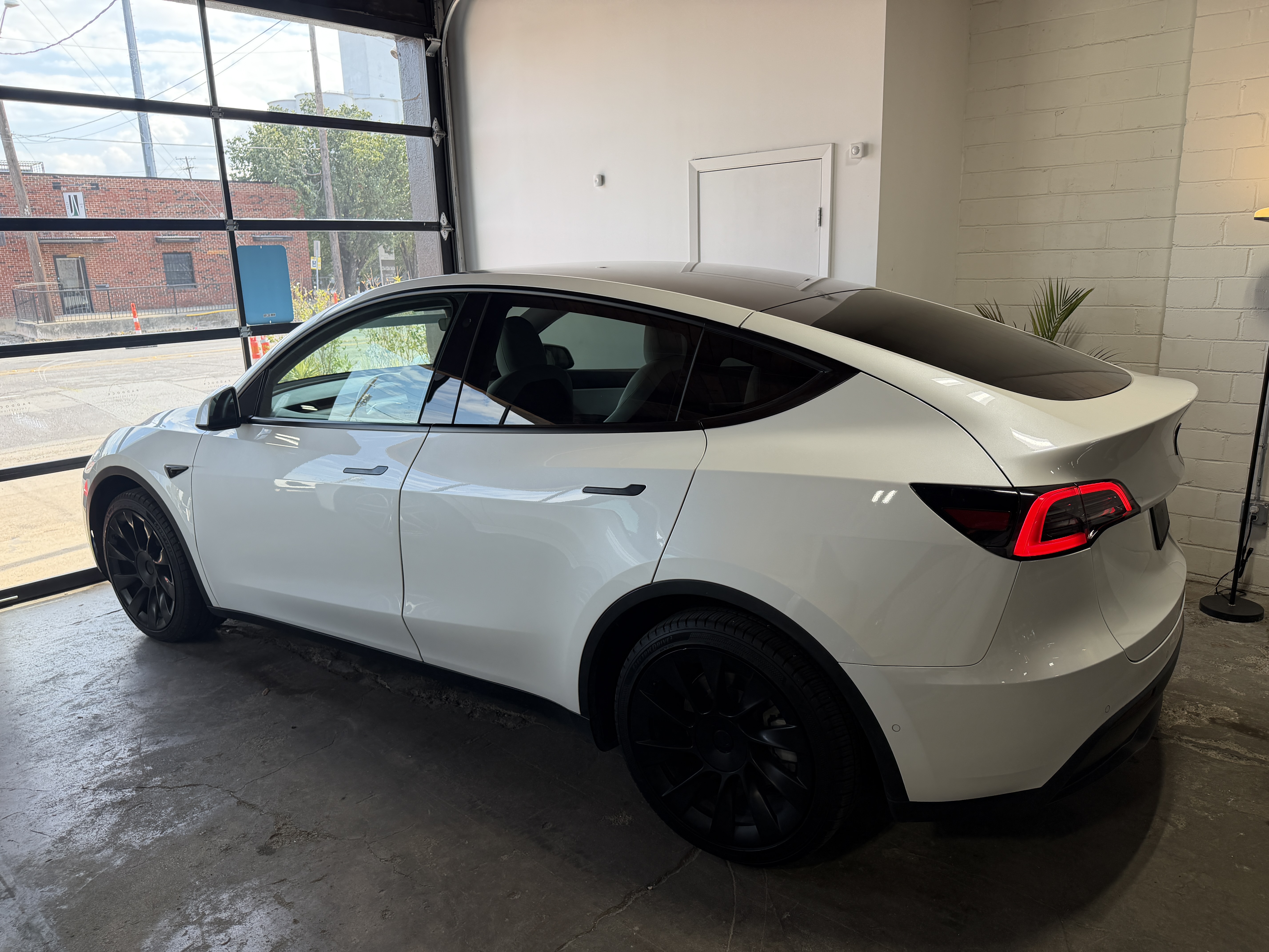 Used 2021 Tesla Model Y AWD image 7